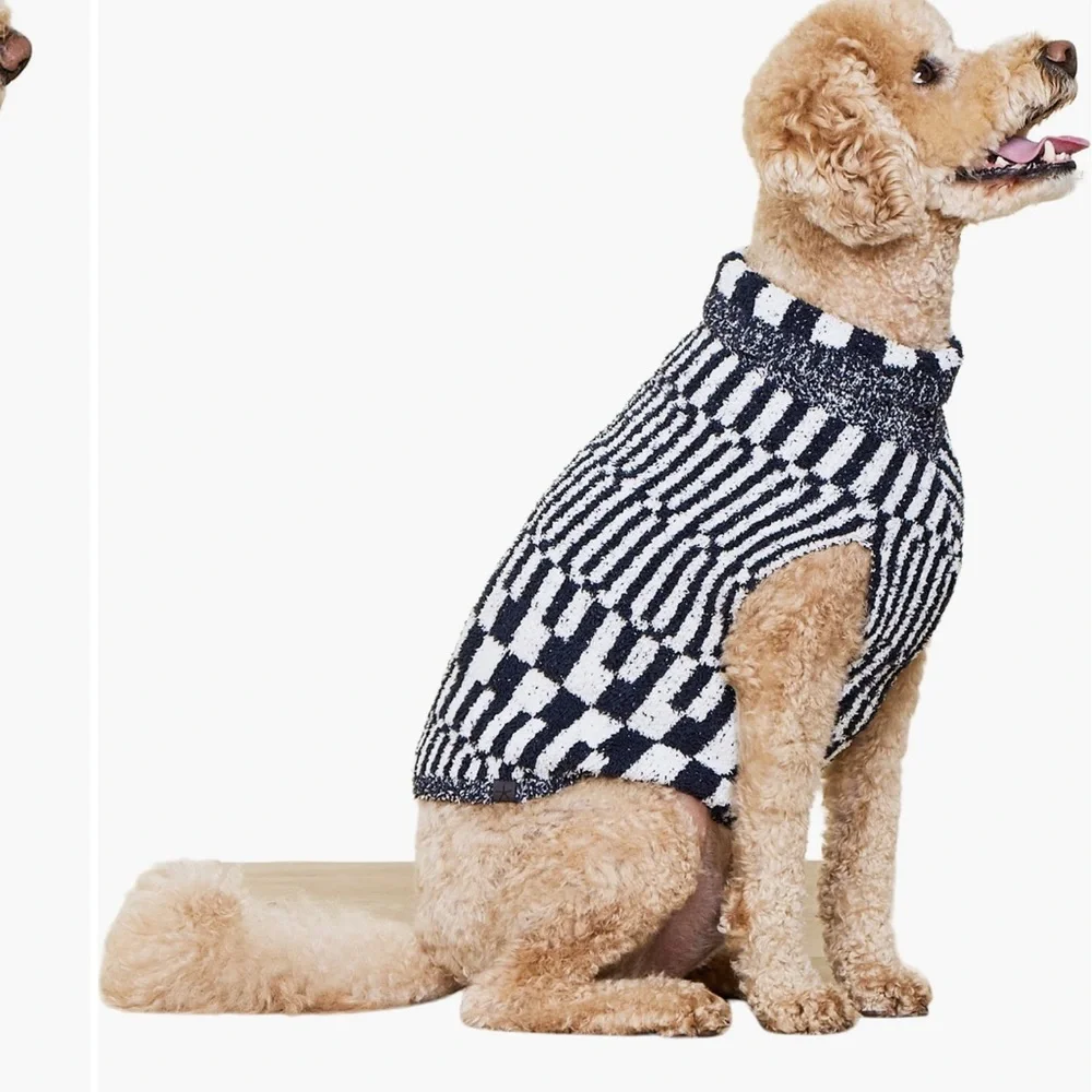 Barefoot Dreams NWT M COZYCHIC ABSTRACT CHECK PET SWEATER - Picture 2 of 7